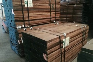 美國(guó)黑胡桃木板材，雙面無(wú)結(jié)，現(xiàn)特價(jià)活動(dòng)