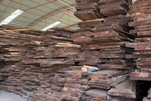 國(guó)產(chǎn)黑胡桃實(shí)木板價(jià)格多少錢(qián)